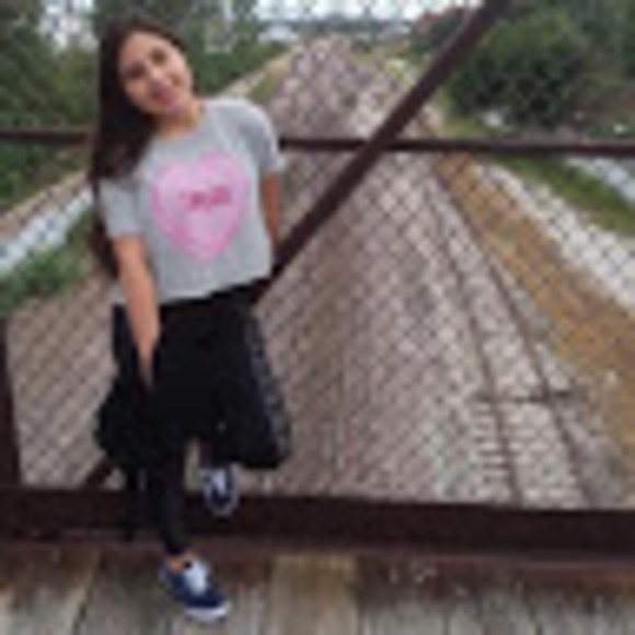 Meet your Posher, Nahomy - Picture 1 of 1